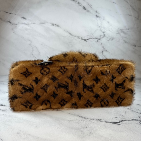 ❌❌ Louis Vuitton Mink Bag Monogram Les Extraordinnaires Le Fableux Fur tote - Picture 8 of 16